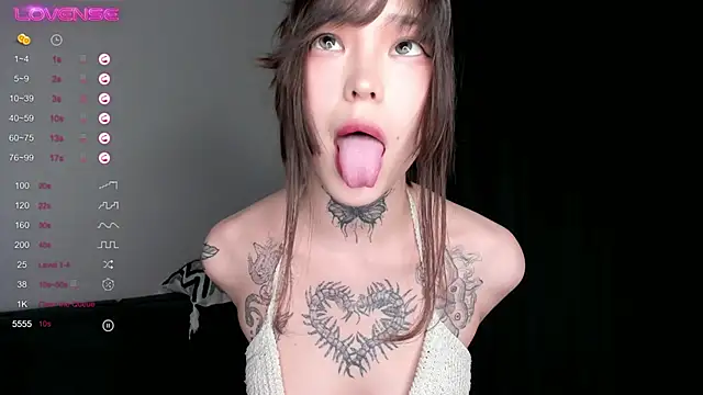 Snapshot of Dark_Ester chatting on 1, 10, 2025 Dark Ester online show from 1, 10, 2025