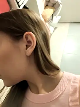 Snapshot of AliceBrayan chatting on 6, 2, 2026 AliceBrayan online show from 6, 2, 2026