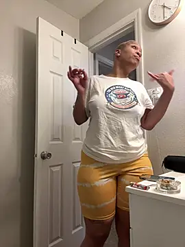 SexyHoneyRedd online show from 26, 6, 2026