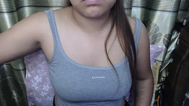 Snapshot of queen_angelina chatting on 9, 4, 2026 queen angelina online show from 9, 4, 2026