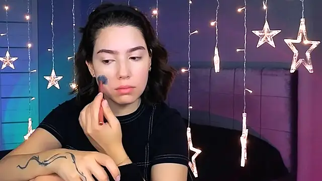 Stacy Gonzales  online show from 28, 9, 2025