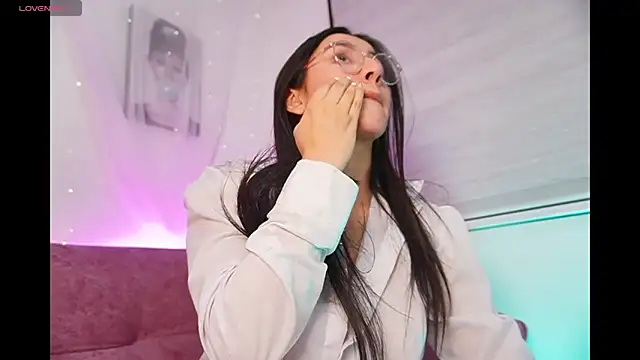 leila petitee  online show from 29, 9, 2025