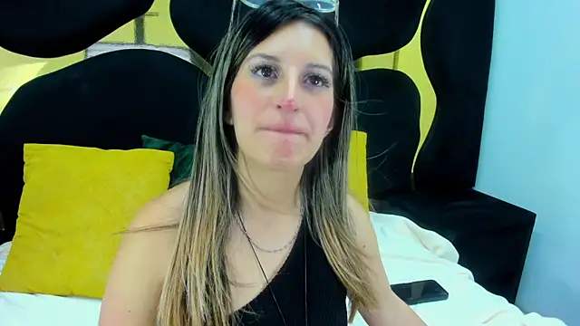 GiaRoussel online show from 1, 12, 2025