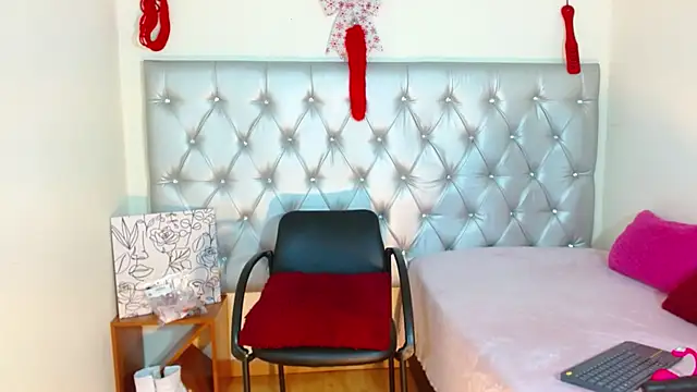 JessicaRabbit04 online show from 25, 11, 2025