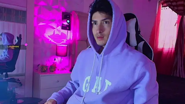 santyago taylor online show from 31, 12, 2024