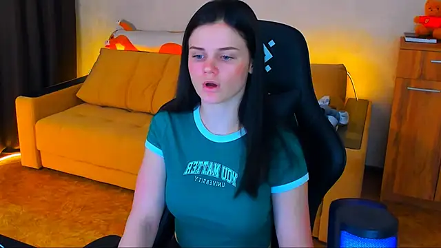 Snapshot of Lora_Cain chatting on 15, 1, 2025 Lora Cain online show from 15, 1, 2025