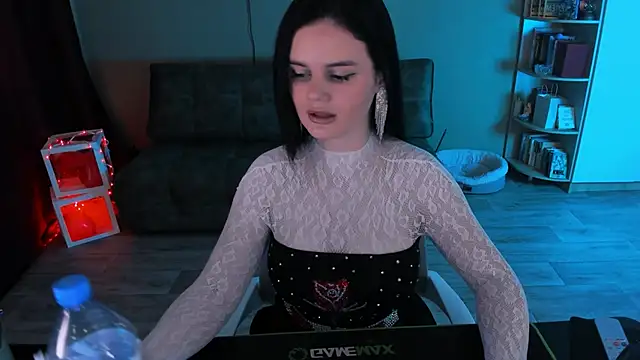 Lora Cain online show from 24, 2, 2026