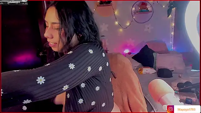 kiki cavilll online show from 27, 10, 2025