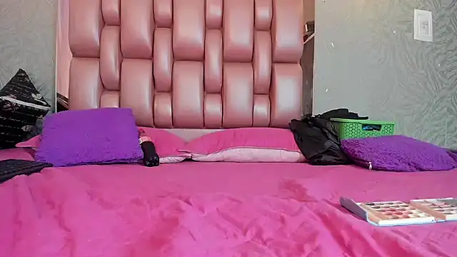 KOURTNEY-- online show from 19, 12, 2025