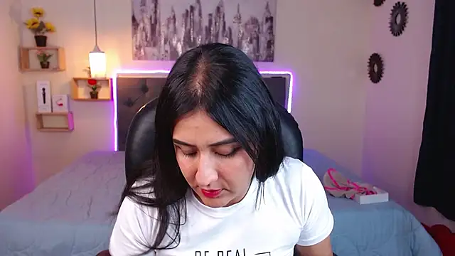 mia aira online show from 17, 2, 2025