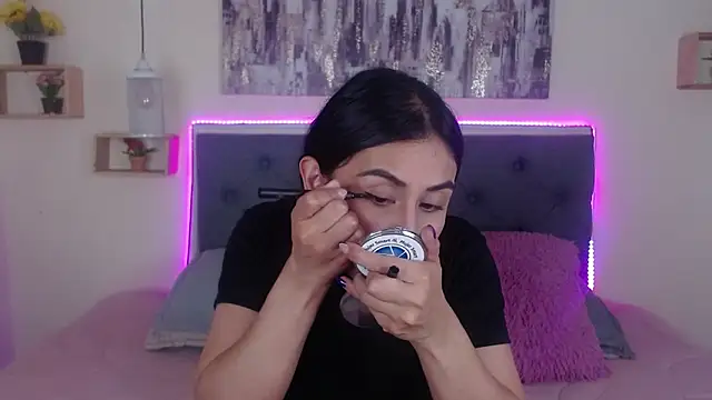 mia aira online show from 5, 11, 2025