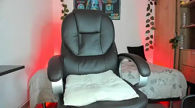 mikee scooth online show from 26, 2, 2025