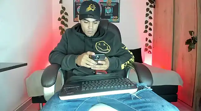 mikee scooth online show from 3, 3, 2025