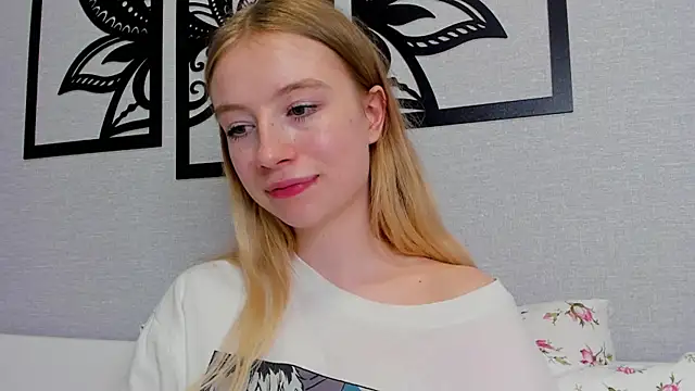 minidivaa  online show from 25, 1, 2025