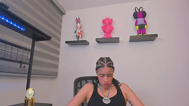 Gangster Girl online show from 17, 7, 2026