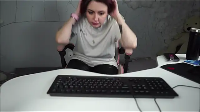 Lana  May online show from 16, 3, 2025