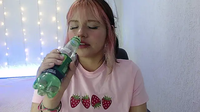 Snapshot of mixie_cute chatting on 1, 12, 2024 mixie cute online show from 1, 12, 2024