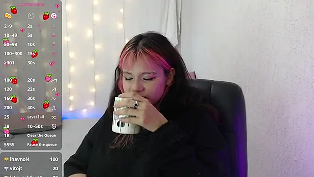 Snapshot of mixie_cute chatting on 20, 12, 2024 mixie cute online show from 20, 12, 2024