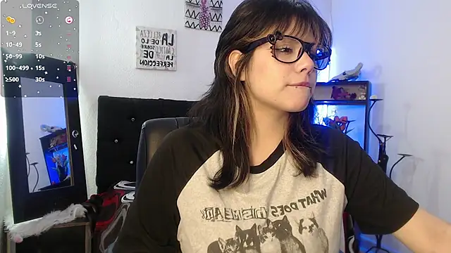 Snapshot of mixie_cute chatting on 4, 11, 2025 mixie cute online show from 4, 11, 2025