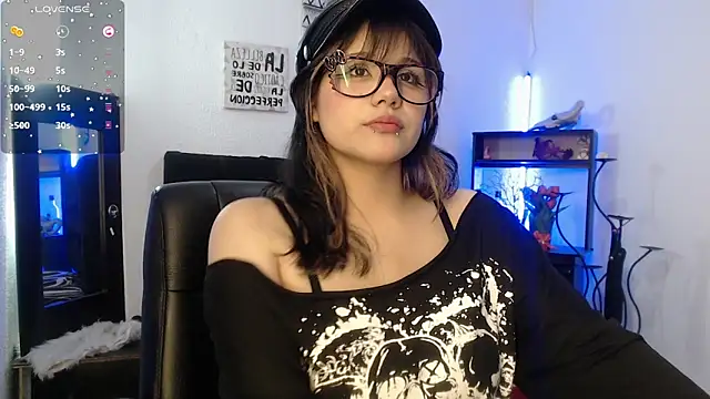 Snapshot of mixie_cute chatting on 5, 11, 2025 mixie cute online show from 5, 11, 2025