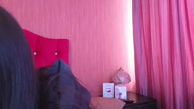 EmiGomez  online show from 3, 11, 2025