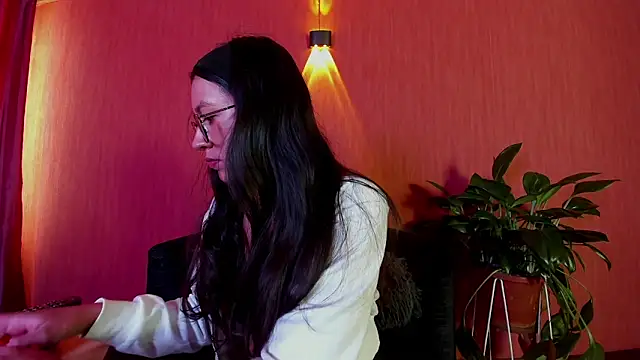 EmiGomez  online show from 8, 4, 2026