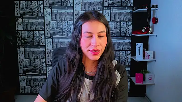 EmiGomez  online show from 19, 6, 2026
