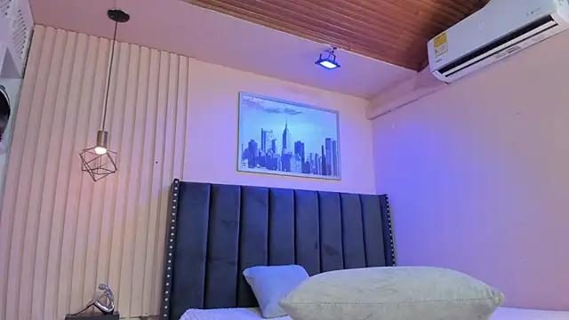 viiolett lee online show from 11, 4, 2026