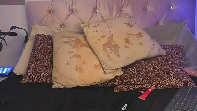 Redpandaa  online show from 30, 1, 2025