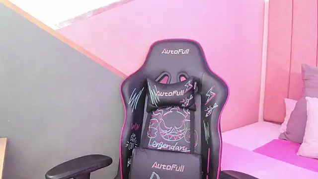 lilith noahh online show from 17, 1, 2025