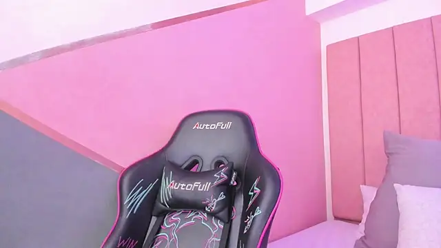 lilith noahh online show from 17, 1, 2025