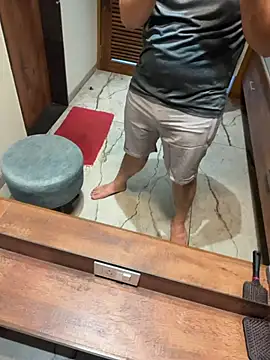 versatile guy01 online show from 9, 2, 2026