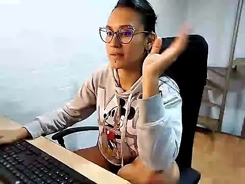 Jessie Desire online show from 8, 2, 2025