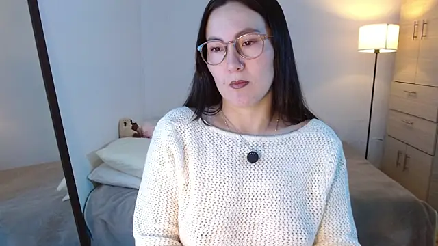 Elle Lee  online show from 11, 4, 2026