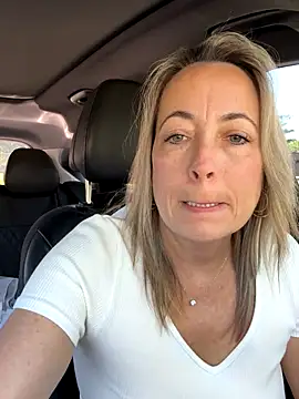 Snapshot of Cherry-red-xo chatting on 11, 9, 2025 Cherry-red-xo online show from 11, 9, 2025