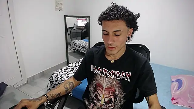 Snapshot of present_the_magic chatting on 16, 1, 2026 present the magic online show from 16, 1, 2026