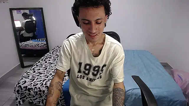 Snapshot of present_the_magic chatting on 2, 2, 2026 present the magic online show from 2, 2, 2026