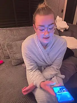 xX HotCouple Xx online show from 15, 12, 2025