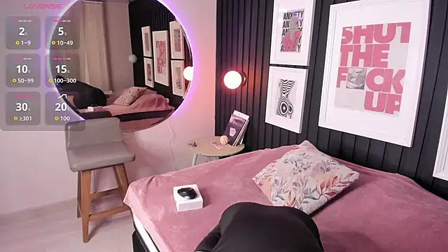 Kayla stern  online show from 6, 11, 2025