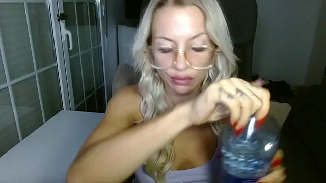 JuicyJanexo online show from 1, 8, 2026