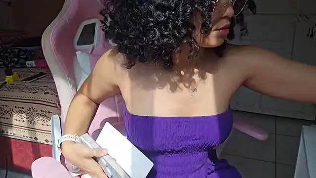 Snapshot of ELIZABETHFX chatting on 6, 3, 2025 ELIZABETHFX online show from 6, 3, 2025