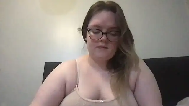 Snapshot of honeyyy24 chatting on 17, 1, 2026 honeyyy24 online show from 17, 1, 2026