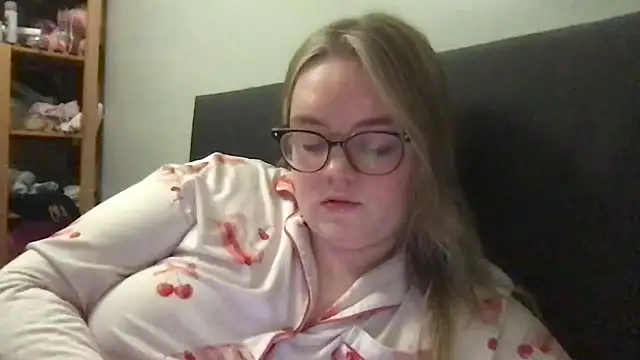 Snapshot of honeyyy24 chatting on 19, 2, 2026 honeyyy24 online show from 19, 2, 2026