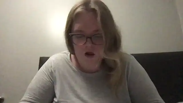 Snapshot of honeyyy24 chatting on 1, 3, 2026 honeyyy24 online show from 1, 3, 2026