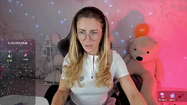 LadyIzabel online show from 15, 2, 2025