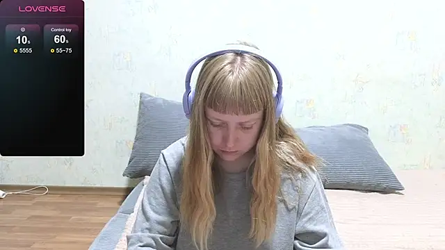 Snapshot of June_shy0 chatting on 8, 7, 2026 June shy0 online show from 8, 7, 2026
