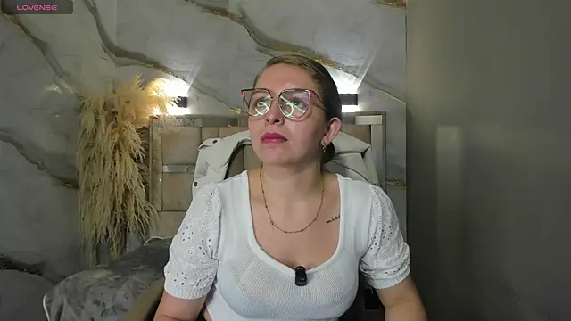 Snapshot of _isaabellaa chatting on 6, 7, 2026 isaabellaa online show from 6, 7, 2026