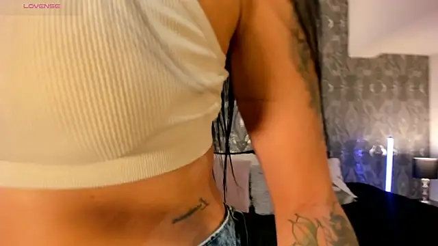 AriRobert  online show from 5, 11, 2025