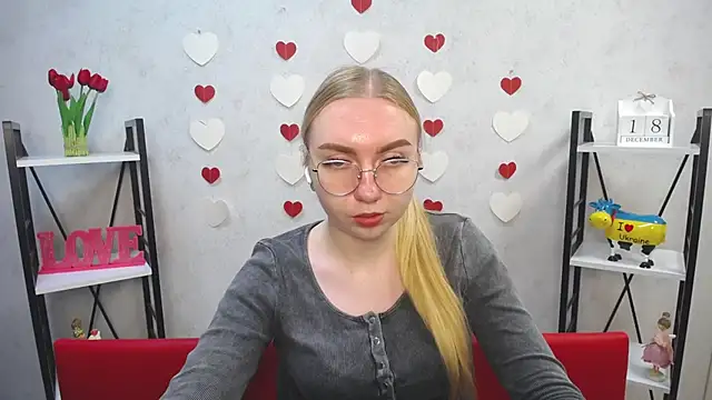 BeatriceFly online show from 18, 12, 2024