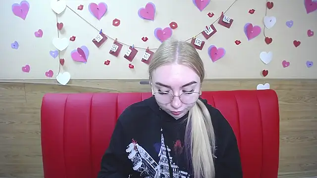 BeatriceFly online show from 1, 3, 2025